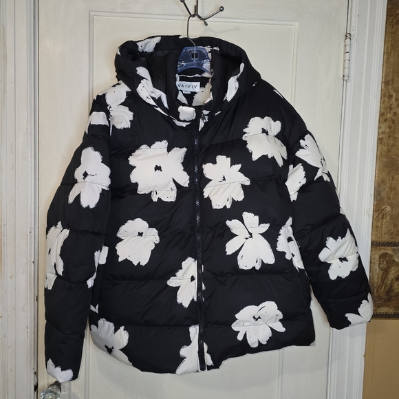 Ava & Viv Jackets & Blazers - Ava & Viv Floral  Blk/White Short Puffer Jacket Coat Size 2X